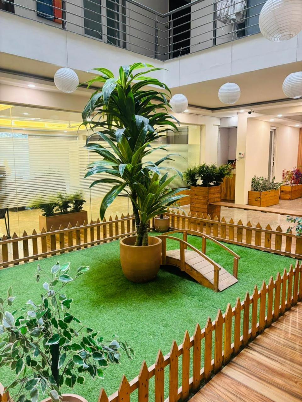 Hotel Golf View Suites-Golf Course Road Gurgaon Exterior photo