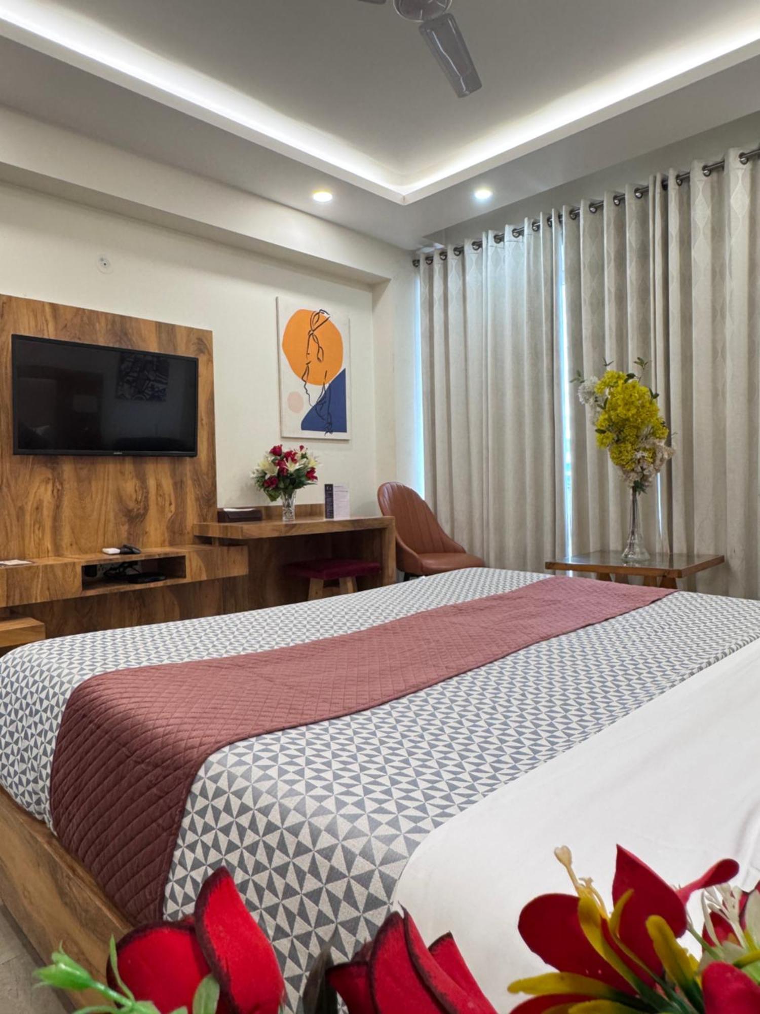 Hotel Golf View Suites-Golf Course Road Gurgaon Exterior photo