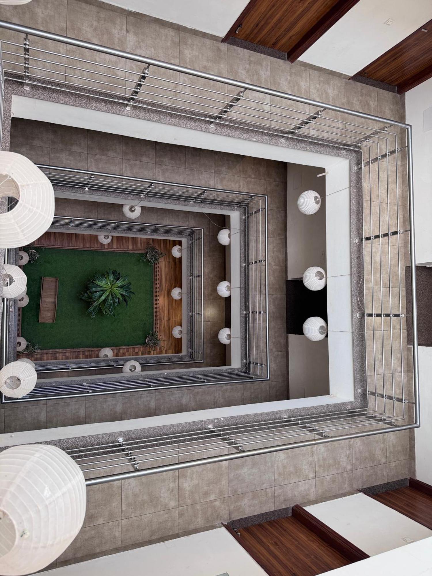 Hotel Golf View Suites-Golf Course Road Gurgaon Exterior photo